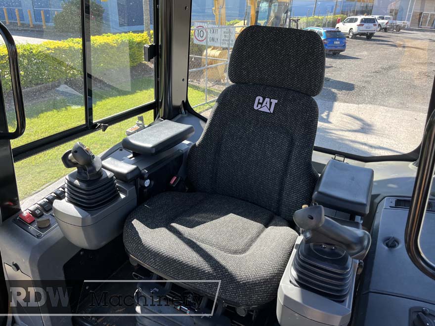 Caterpillar D5K LGP Dozer - Image 4