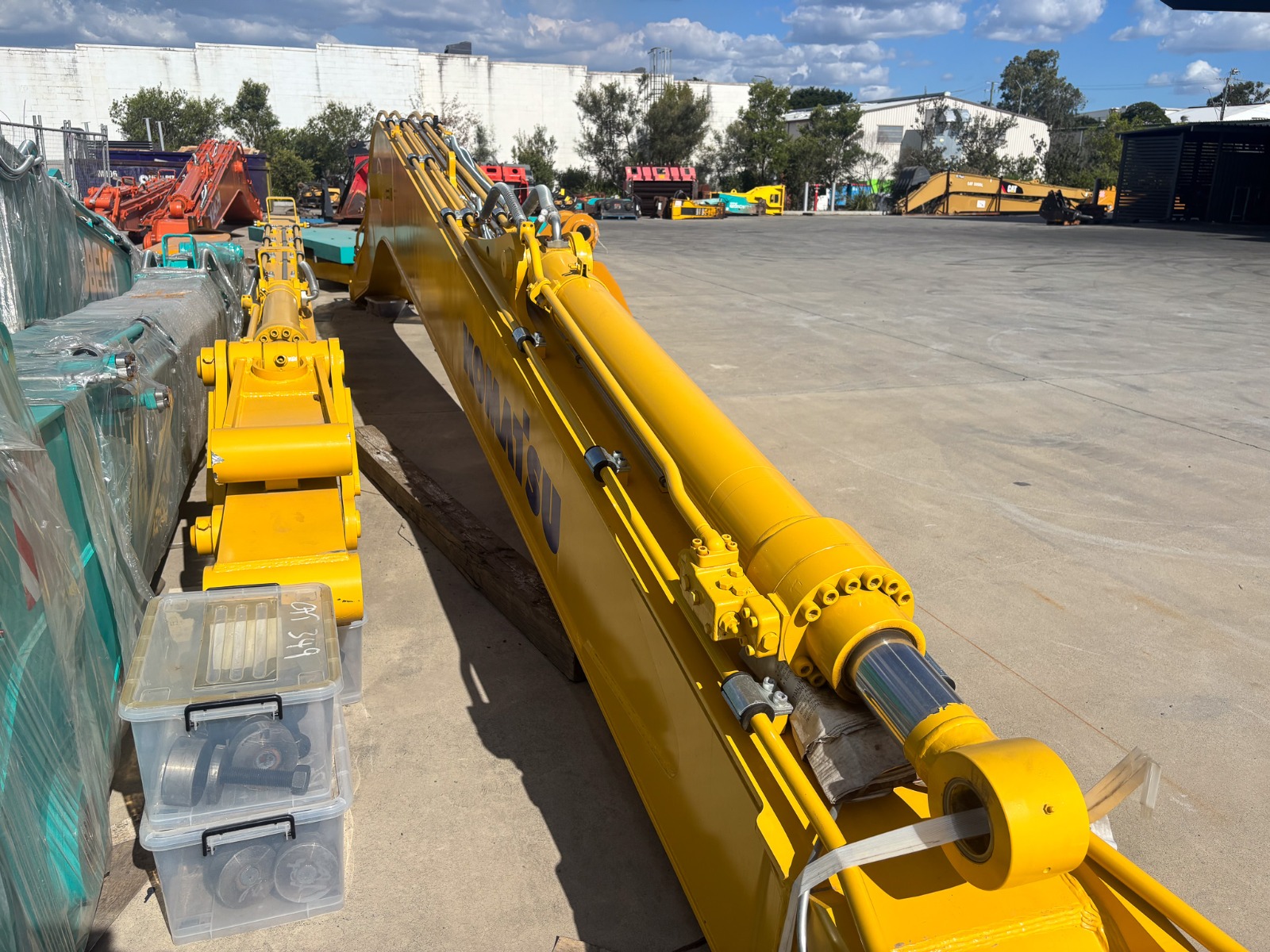 Komatsu Long Reach Attachments - Image 7