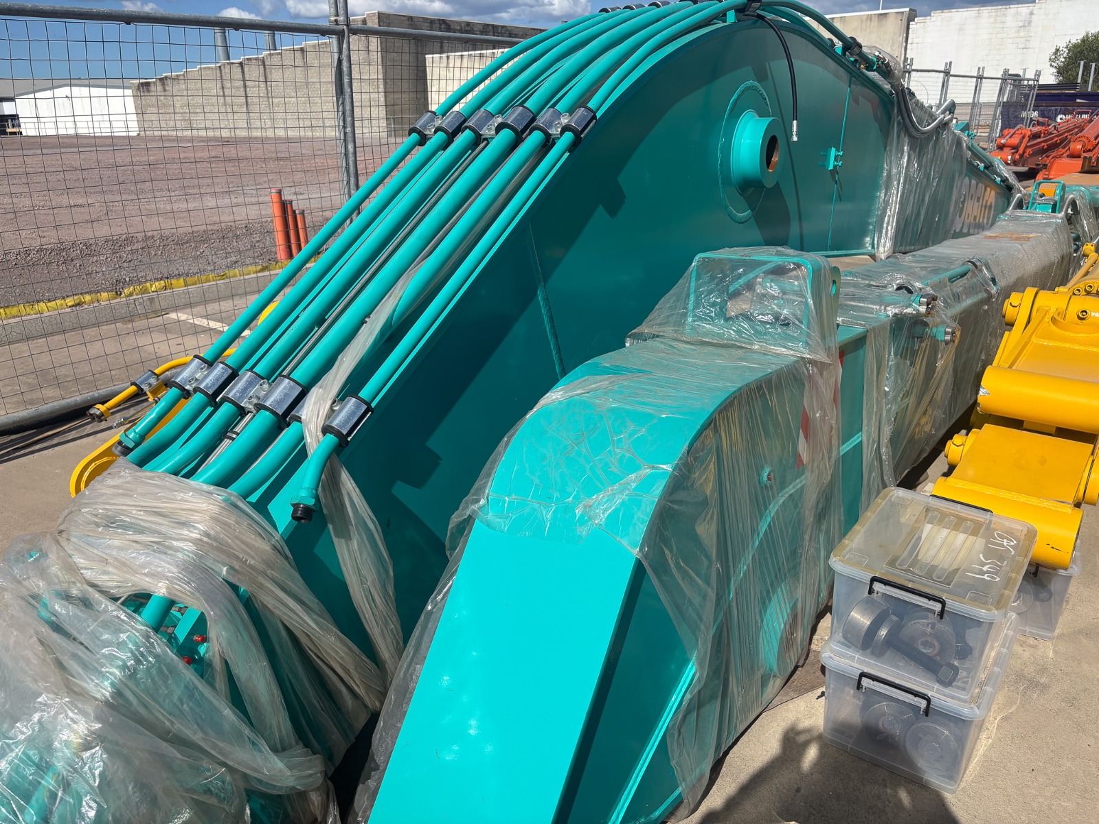 Kobelco Long Reaches Attachments - Image 3